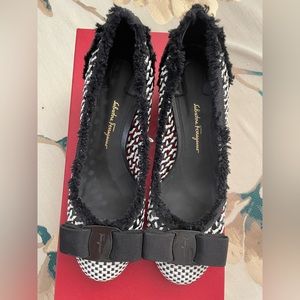 Stunning black and white heals, gorgeous, brand new, amazing pair of shoes